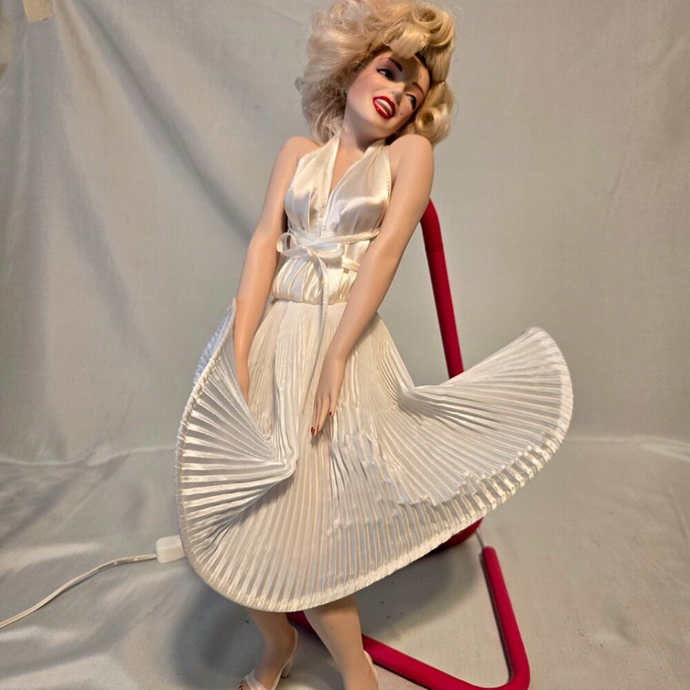 Marilyn Monroe Franklin Mint Porcelain Doll Seven Year Itch